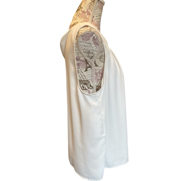 Authentic Vince Camuto Off White Sleeveless Keyhole Blouse Twisted Neckline - Picture 3 of 4